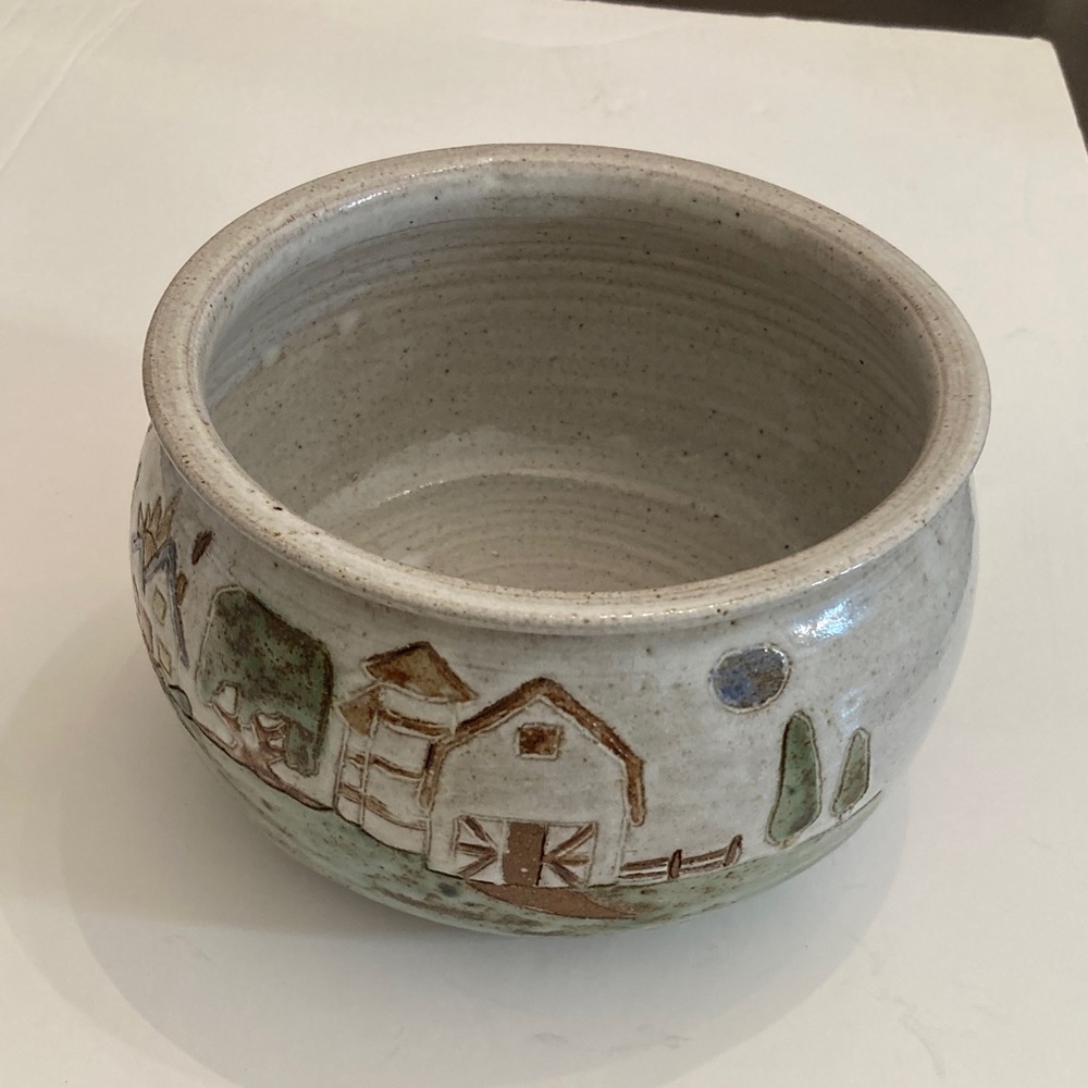 Farmhouse pottery bowl scene of house& barn on country side